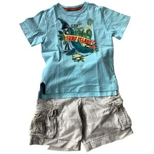 Gap 2 piece short sleeve tee and cargo shorts set. Size 5, 6.